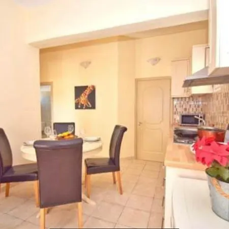 Apartment River House *