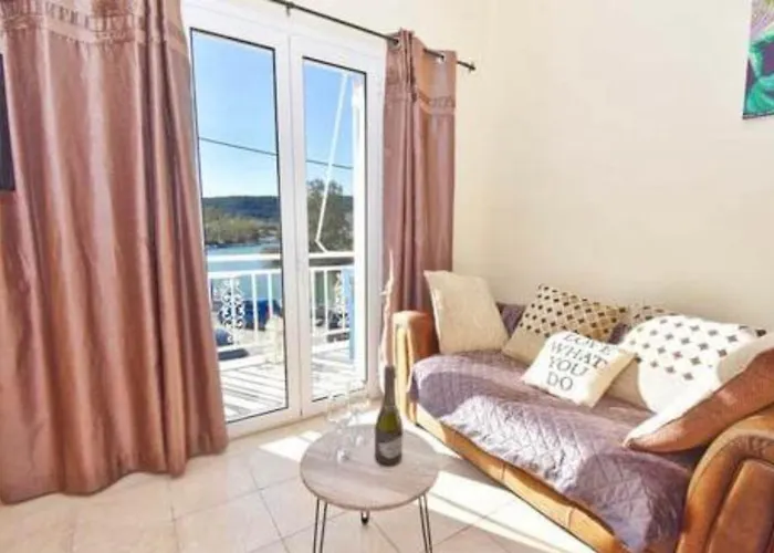 River House Апартаменты Месонги