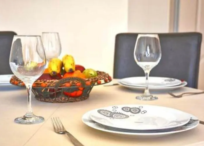 River House Апартаменты Месонги